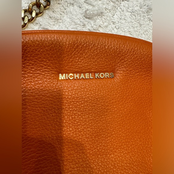 Michael Kors Messenger Ginny Leather Crossbody Bag with Dust Bag - Picture 4 of 16